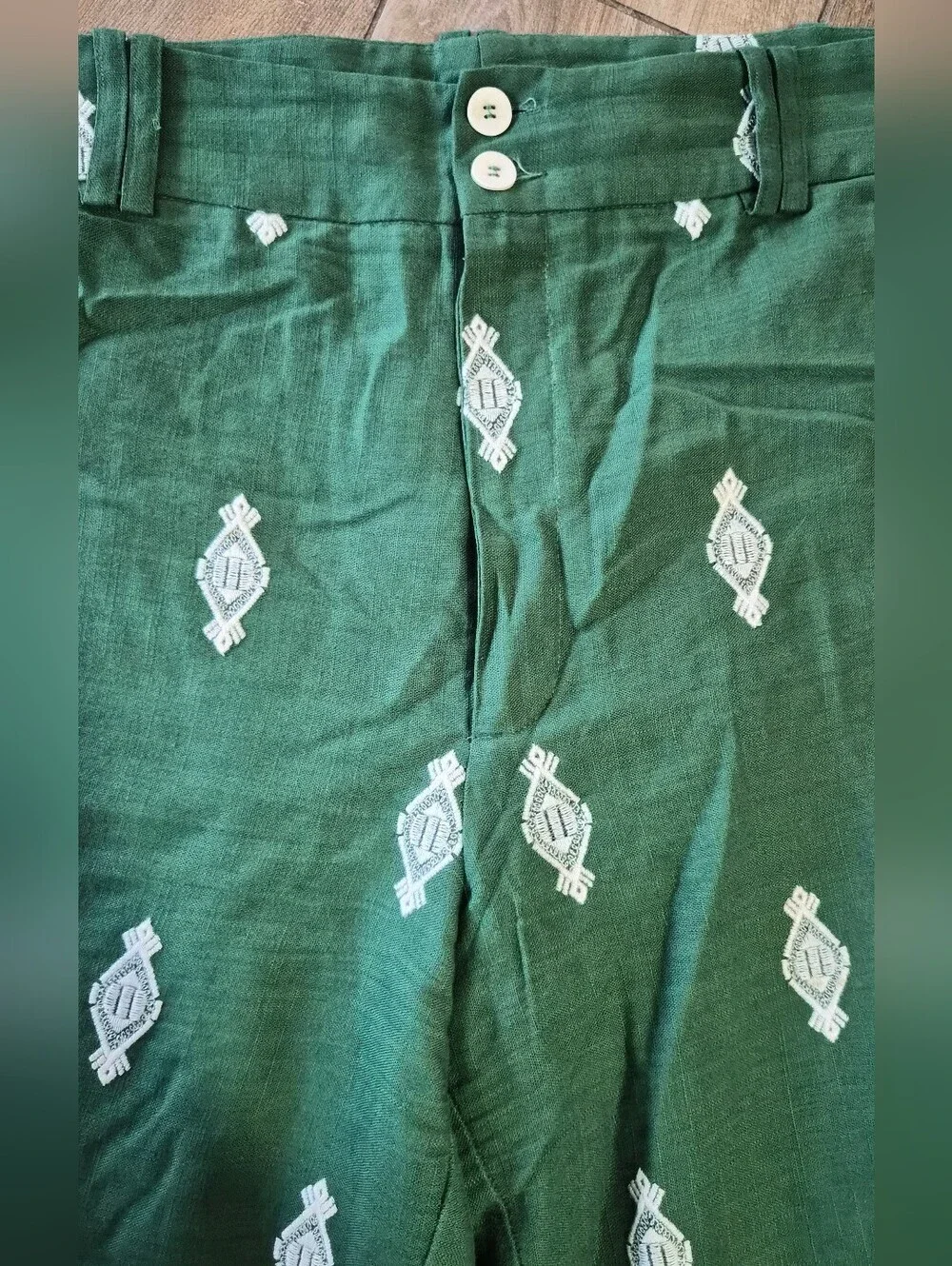 Zara Linen Blend Green With White Embroidered Cropped Pants Size Medium